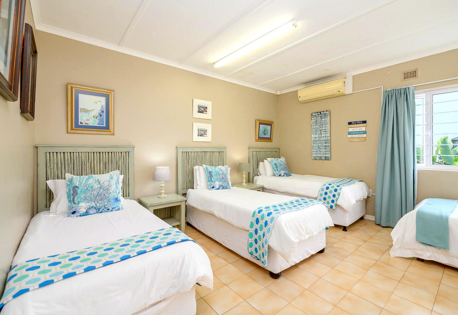Twin bedroom